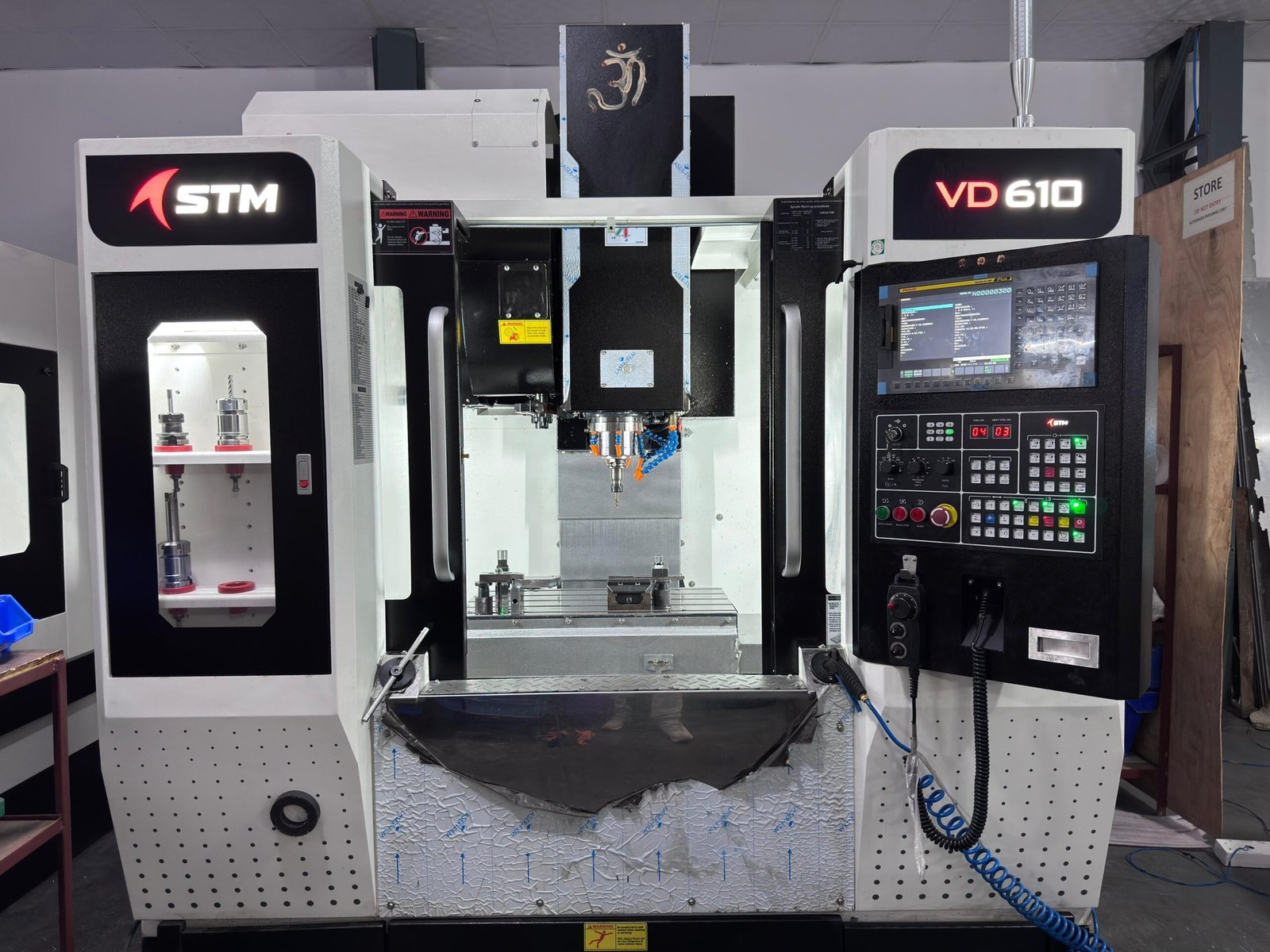 STM VD610 compact precision mill