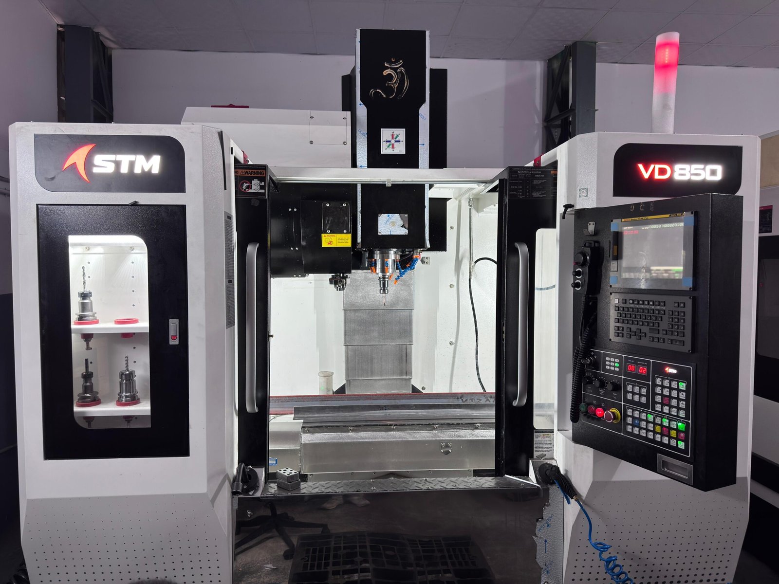 STM VD850 vertical machining center